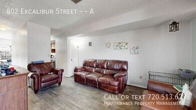 802 Excalibur St in Lafayette, CO - Foto de edificio - Building Photo