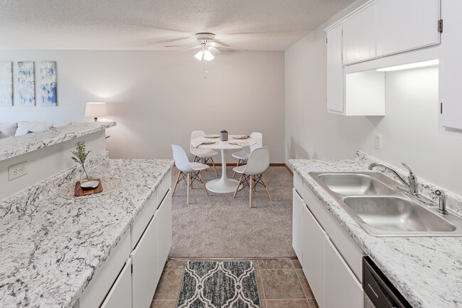 Axis Apartments in St. Cloud, MN - Building Photo - Interior Photo