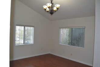 6407 Gentry Ave in North Hollywood, CA - Foto de edificio - Building Photo