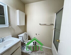 7459 Bruno Way in Sacramento, CA - Building Photo - Building Photo