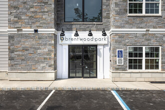 Brentwood Park Apartments in Somerset, NJ - Building Photo - Building Photo