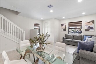 11410 W 34th Wy. in Hialeah, FL - Building Photo - Building Photo