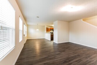 5819 Northern Oak St in Houston, TX - Foto de edificio - Building Photo