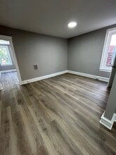 217 Parker Ave, Unit 2 in Oaklyn, NJ - Foto de edificio - Building Photo