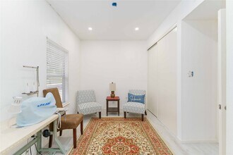 710 Bering Dr in Houston, TX - Building Photo - Building Photo