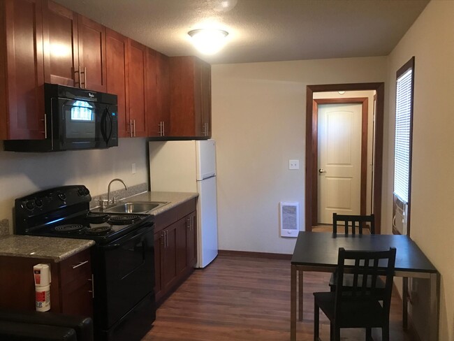 200 N W Anderson St in Creston, WA - Building Photo - Building Photo