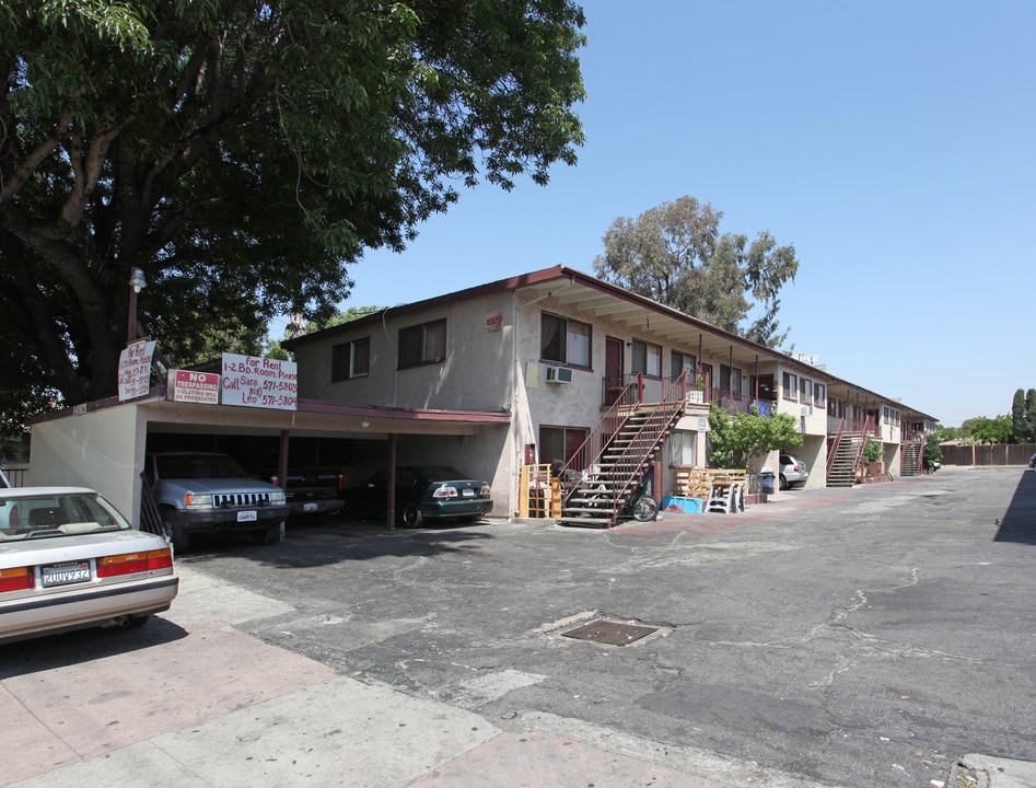 14921 Vanowen St in Van Nuys, CA - Building Photo