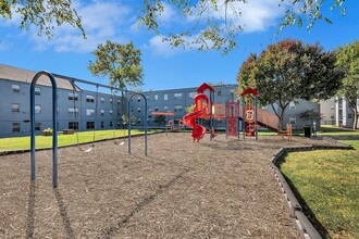 Brookland Manor in Washington, DC - Foto de edificio - Building Photo