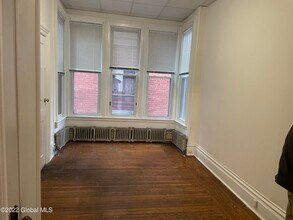 107 Caroline St-Unit -B in Saratoga Springs, NY - Building Photo - Building Photo