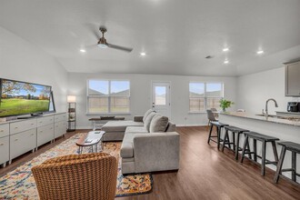 104 Memita Rd in Jarrell, TX - Building Photo - Building Photo
