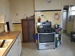 672 Centre St, Unit 1 in Boston, MA - Building Photo - Building Photo