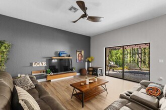 12306 Woodlands Cir in Dade City, FL - Building Photo - Building Photo