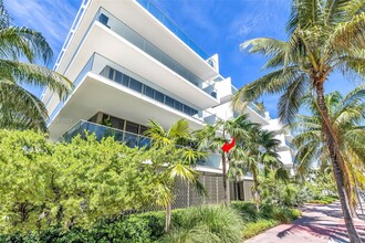 300 Collins Ave, Unit # 2E in Miami Beach, FL - Building Photo - Building Photo