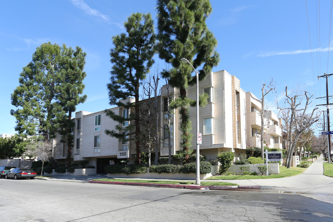 Jordan Terrace Condominium in Chatsworth, CA - Building Photo