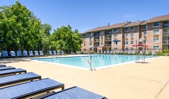 Country Place in Burtonsville, MD - Building Photo