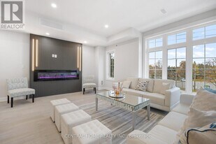 2946 Elgin Mills Rd E in Markham, ON - Building Photo