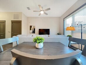 1701 N Lois Ave in Tampa, FL - Building Photo - Building Photo
