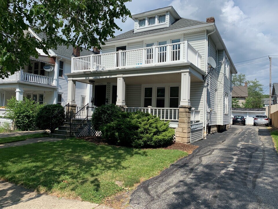 1595 Warren Rd, Unit Lower in Lakewood, OH - Foto de edificio