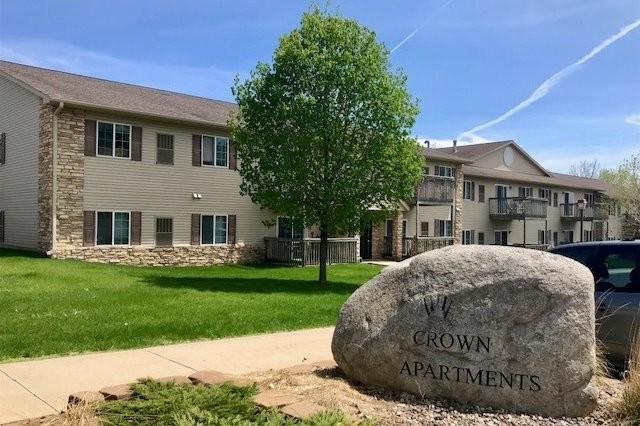 Crown Apartments in Rochester, MN - Building Photo