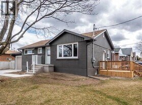 431 E 36th St in Hamilton, ON - Building Photo