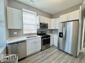 1747 N Spaulding Ave, Unit 1 in Chicago, IL - Building Photo - Building Photo