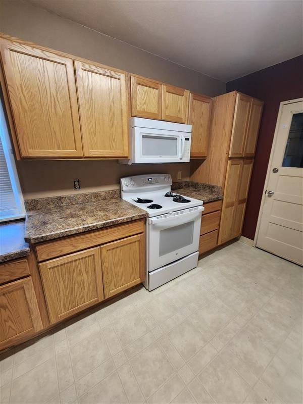 408 N 5th Ave in Laurel, MT - Foto de edificio - Building Photo