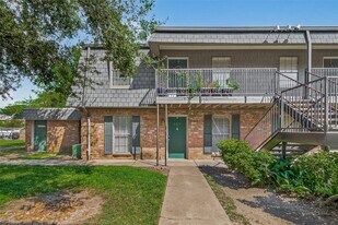 8931 Gaylord Dr in Houston, TX - Building Photo