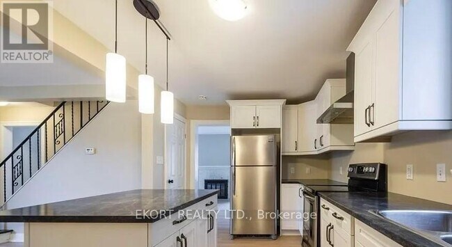 306 MacDonald Ave in Belleville, ON - Building Photo - Building Photo