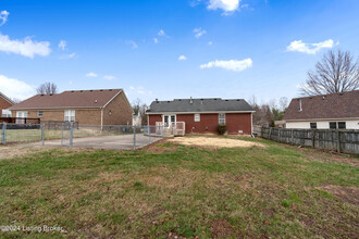 118 Holly Hills Dr in Louisville, KY - Building Photo - Building Photo