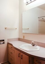 1310 NE Williams St, Unit Upper in Pullman, WA - Foto de edificio - Building Photo