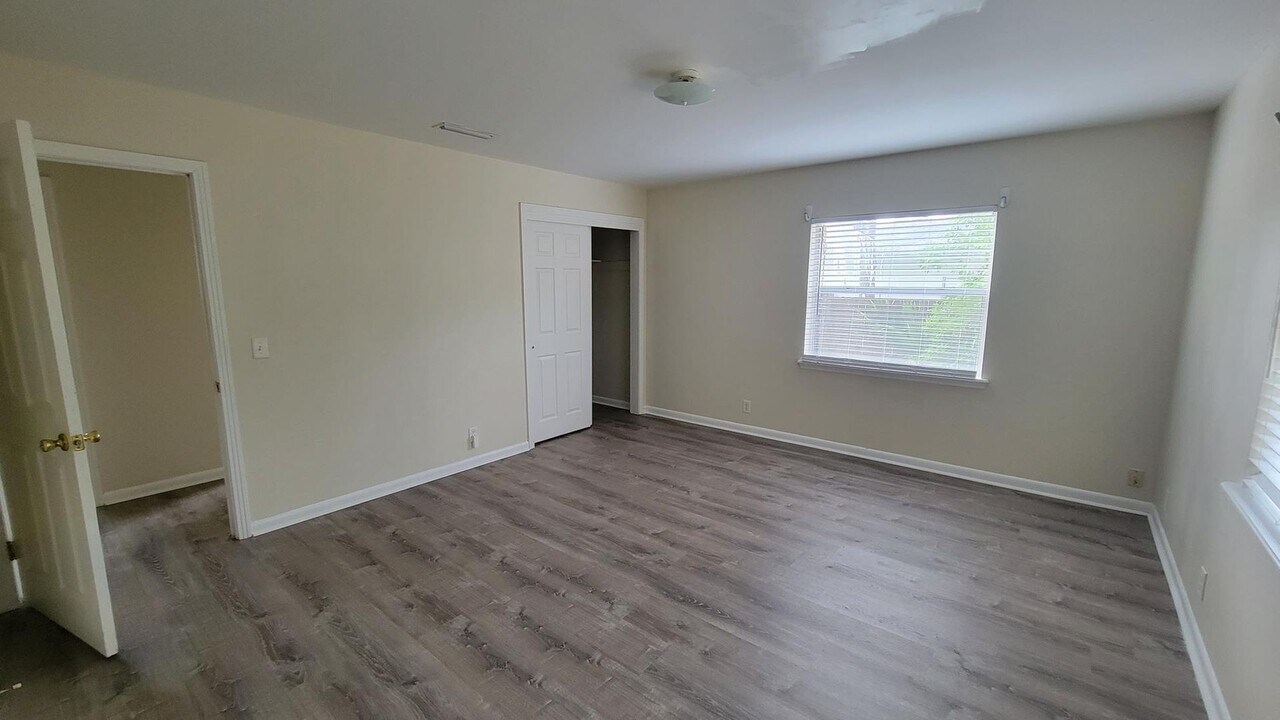 8255 Mathonia Ave in Jacksonville, FL - Building Photo