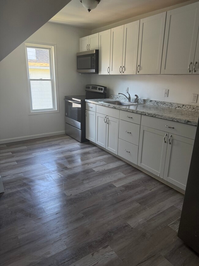 15 Seymour St, Unit 3rd Floor