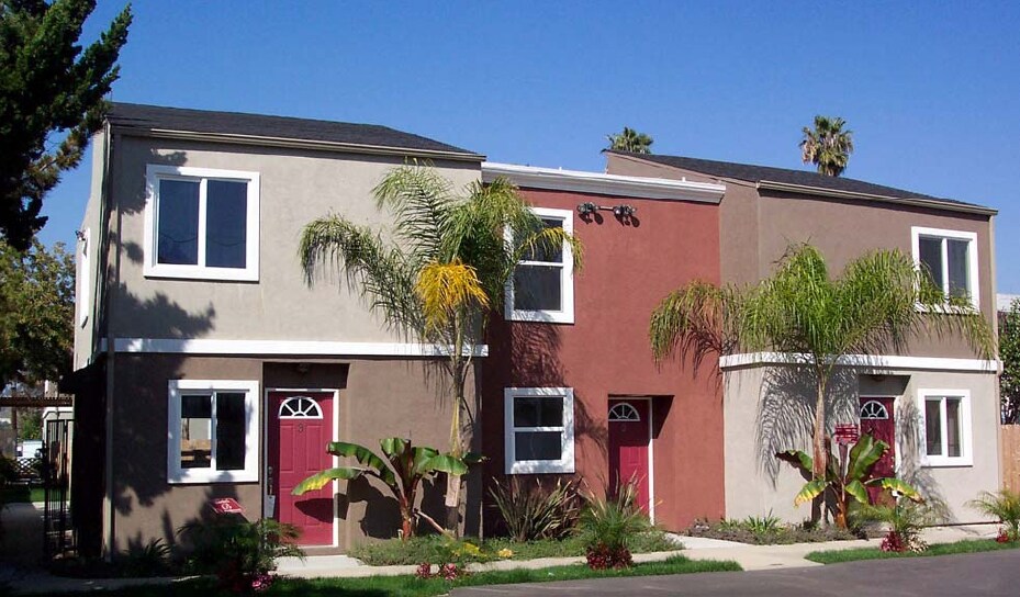756 S Magnolia Ave in El Cajon, CA - Foto de edificio