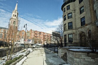 873 Beacon St, Unit 9 in Boston, MA - Foto de edificio - Building Photo