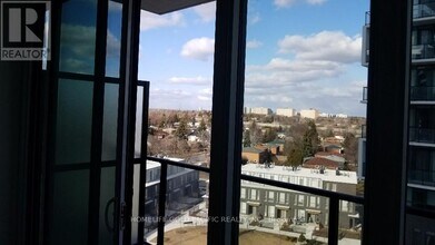 128 Fairview Mall Dr in Toronto, ON - Building Photo - Building Photo