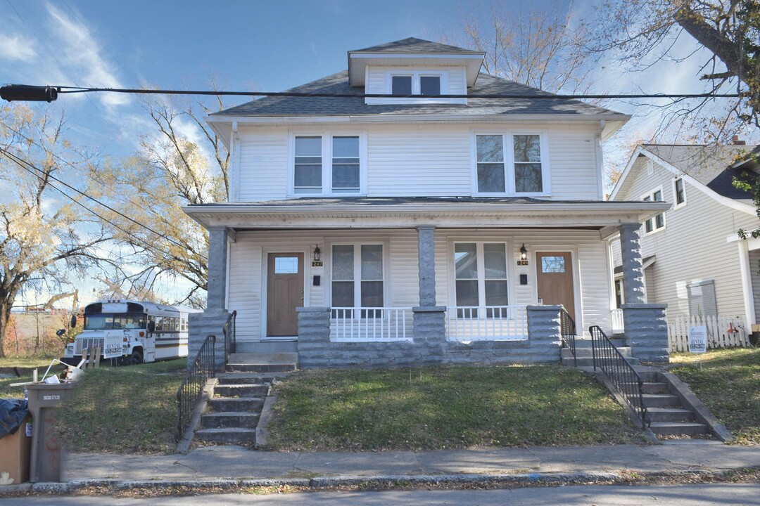Bates-Hendricks/Newly Remodeled 3 Bedroom Half Double in Indianapolis, IN - Foto de edificio