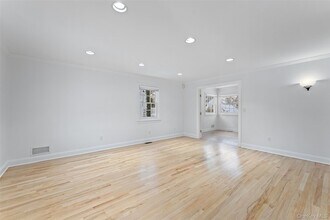14 Wakefield Rd in Scarsdale, NY - Building Photo - Building Photo