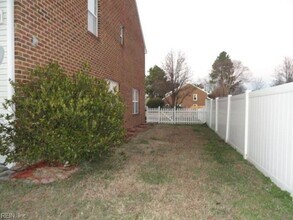 3860 Sir Francis Drake Dr in Chesapeake, VA - Building Photo - Building Photo