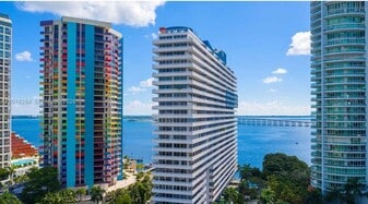 1627 Brickell Ave in Miami, FL - Building Photo