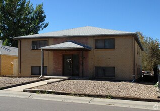 1437 Kenton Street in Aurora, CO - Foto de edificio - Building Photo