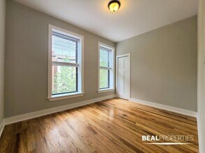647 W Oakdale Ave in Chicago, IL - Building Photo - Building Photo