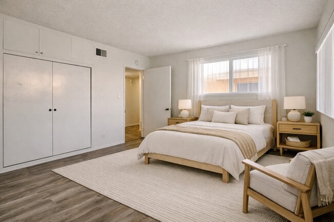 17092 Emerald Ln, Unit D in Huntington Beach, CA - Building Photo - Building Photo