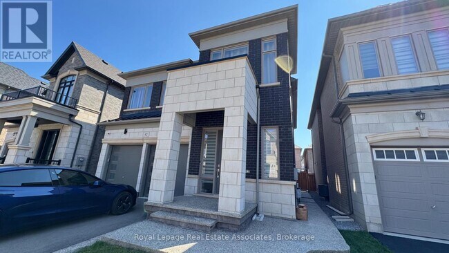 42 Boulton Trl in Oakville, ON - Building Photo - Building Photo