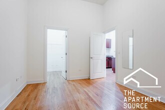 3338 N Sheffield Ave, Unit 3 in Chicago, IL - Building Photo - Building Photo