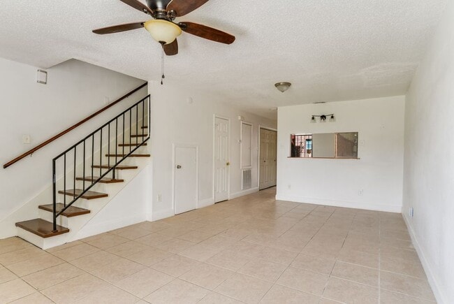 10821 Roger Dr in New Orleans, LA - Foto de edificio - Building Photo