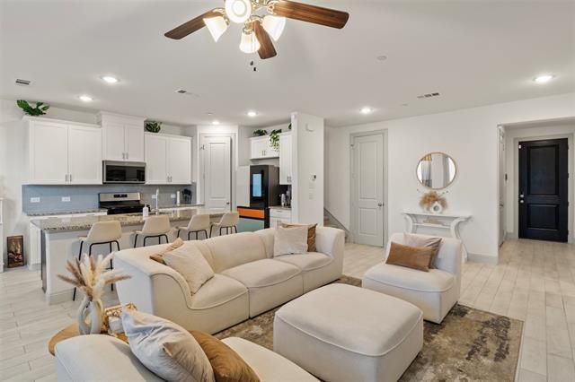 property at 637 Hutchinson Ln