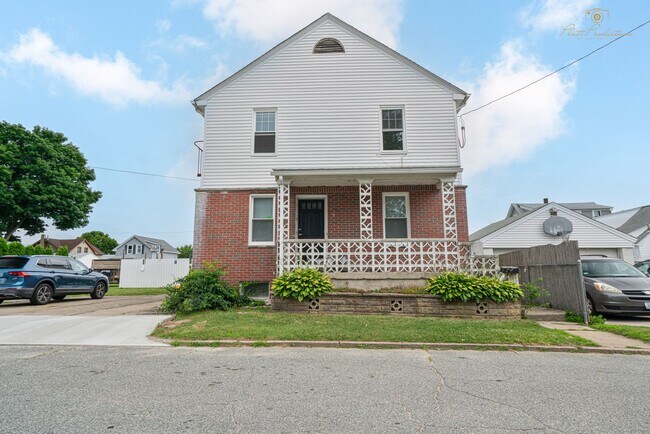 9 Colwell St in Cranston, RI - Building Photo - Building Photo