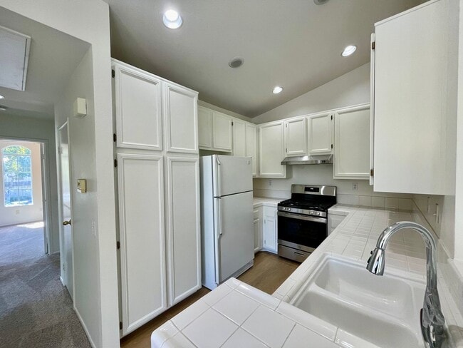 10 Chaumont Cir in Lake Forest, CA - Building Photo - Building Photo