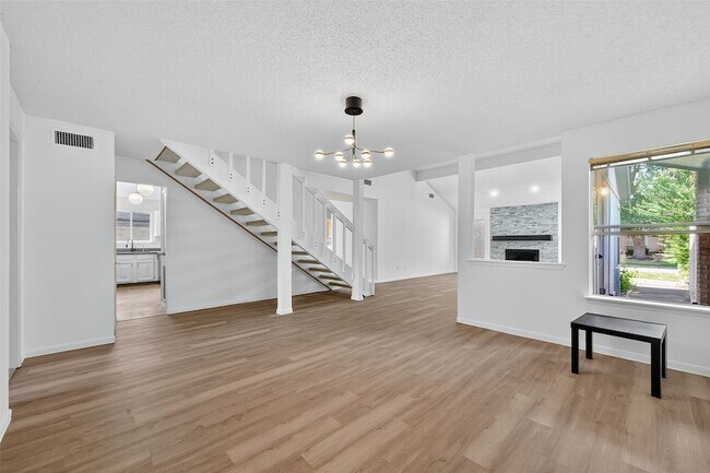 property at 2818 Crest Park Dr