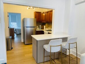 313 C St SE, Unit #2 in Washington, DC - Foto de edificio - Building Photo
